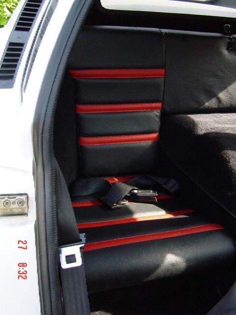 Renault Alpine, komplette Innenausstattung in Leder rot/schwarz neu angefertigt und montiert.