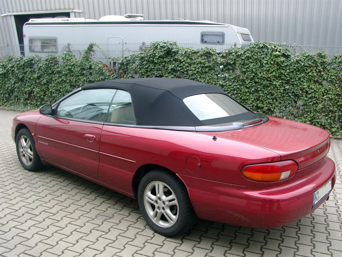 Chrysler Stratus , Verdeckbezug Sonnenland Stoff schwarz geliefert und montiert.