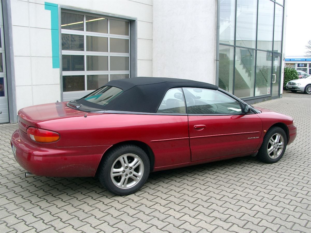 Chrysler Stratus , Verdeckbezug Sonnenland Stoff schwarz geliefert und montiert.
