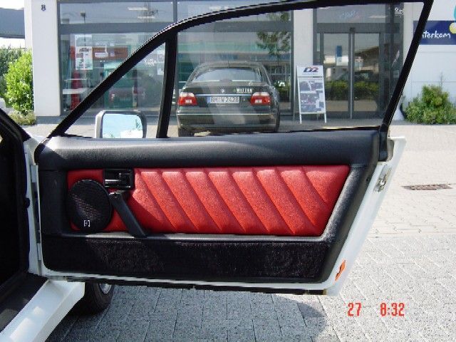 Renault Alpine, komplette Innenausstattung in Leder rot/schwarz neu angefertigt und montiert.