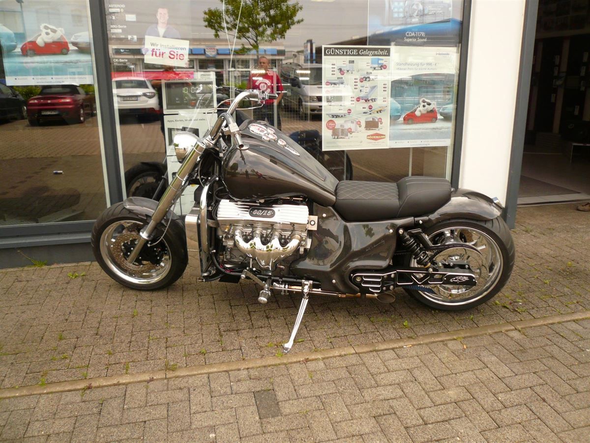 Sitzpolsterung angefertigt & angepasst. Bezug nach Vorgabe mit Rautenmuster angefertigt & montiert.