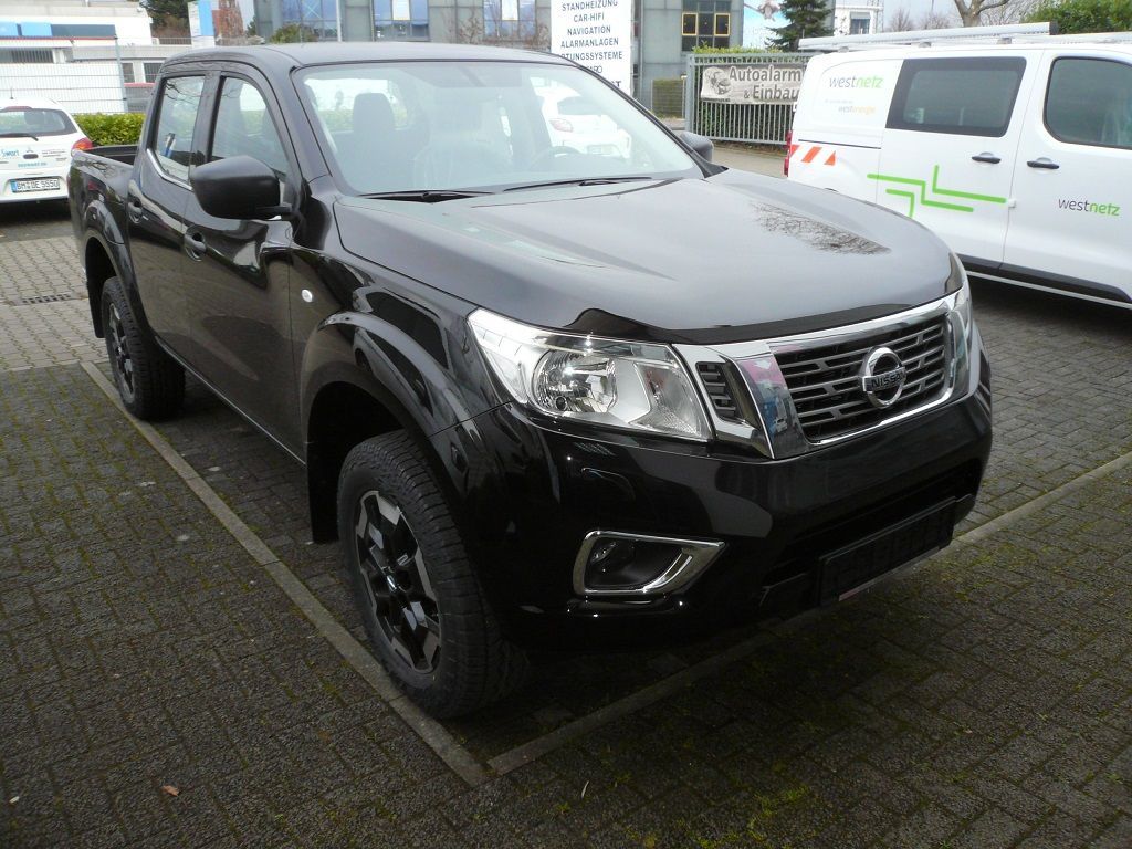 Alpine INE-W720D Doppel-DIN-Navigation mit Rückfahrkamera in einem neuen Nissan Navara (Neufahrzeug) nachgerüstet.