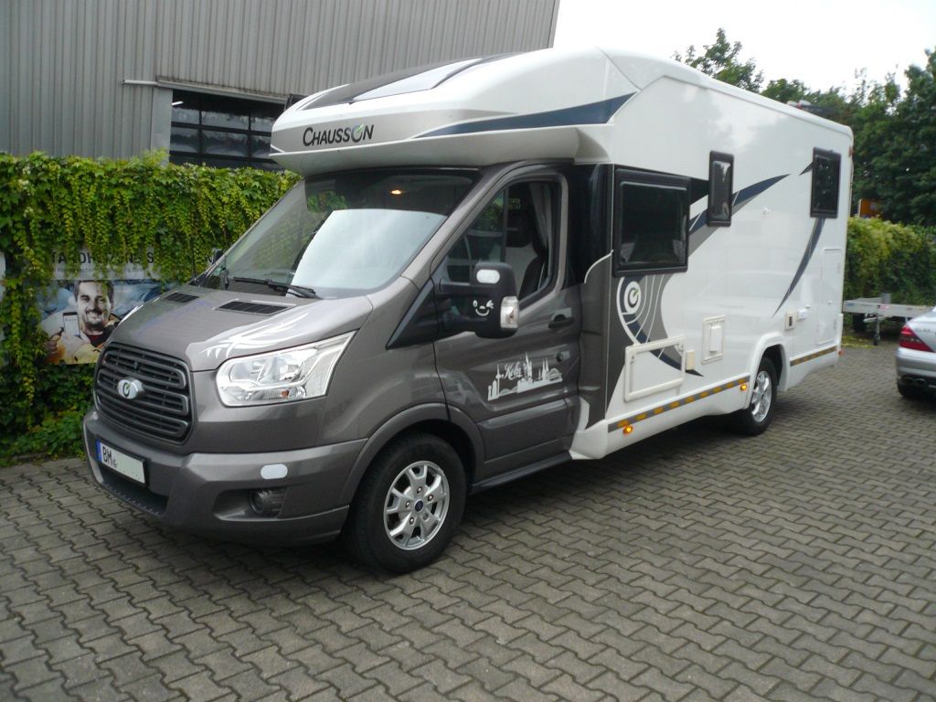 Alpine 9zoll Navigation INE-F904DC inkl. Multi-View Rückfahrkamera und Thitronik Alarmanlage in einem Ford Transit Wohnmobil nachgerüstet.