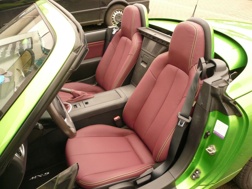 Mazda MX5, Sitze, Türverkleidungen, Schalt- und Handbremssack Leder neu bezogen.