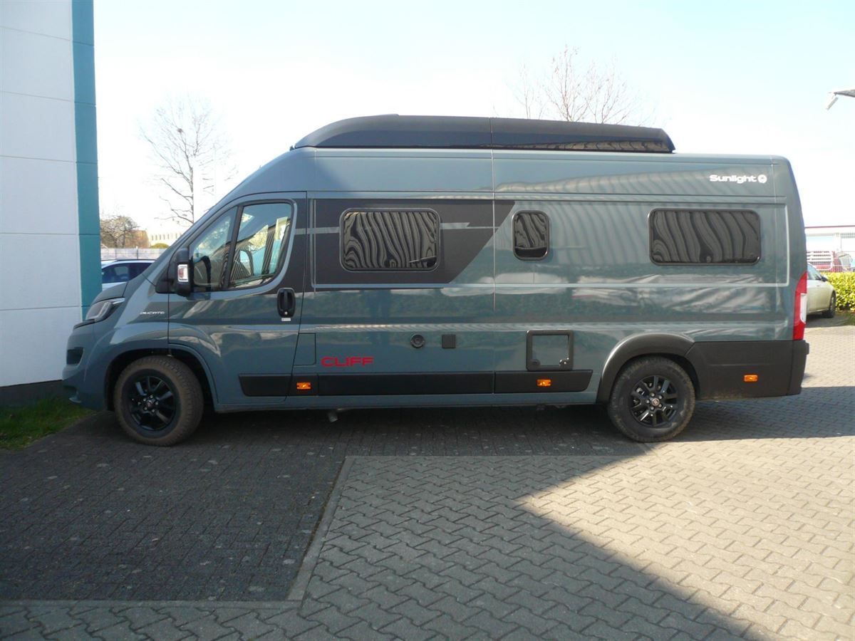 Alpine iLX-W690DU8 Doppel-DIN Mediacenter inkl. Rückfahrkamera im aktuellen Ducato 8 von 2022 nachgerüstet.