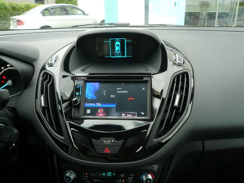 Kenwood DNX4180BT inkl. Rückfahrkamera im Ford B-Max nachgerüstet.