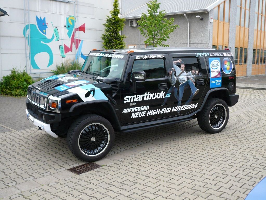 Presentations Vorrichtung für Laptops und Smartbooks angefertigt und mit Kunstleder bezogen.