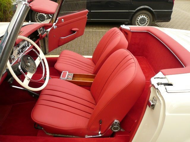 Mercedes Pagode komplette Innenausstattung neu angefertigt und montiert