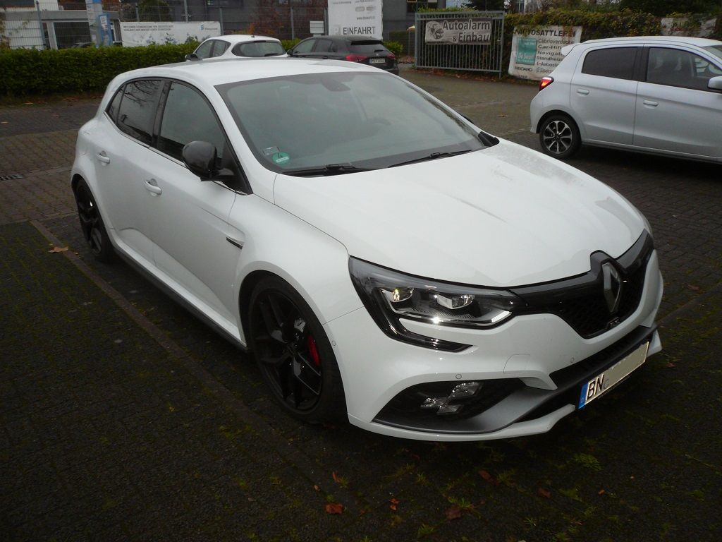 2-stufige Carbon Sitzheizung für Sitz und Rückenlehne im Renault Megane RS nachgerüstet.