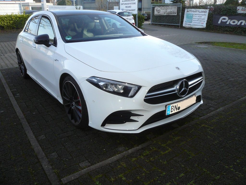 Carbon-Sitzheizung für Sitz und Rückenlehne 2-stufig im Mercedes A35 AMG nachgerüstet.