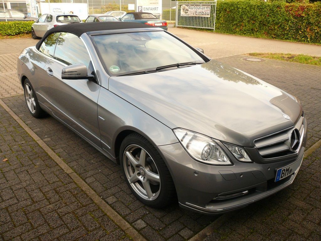 Alpine Multiview Front- und Rückfahrkamera nachgerüstet und auf das Original Mercedes Command adaptiert .