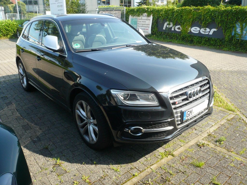 Alpine X703D-Q5 7-Zoll Premium-Infotainment-System inkl. Rückfahrkamera für Audi Q5 mit Navigationssystem, Apple CarPlay und Android Auto Unterstützung nachgerüstet.