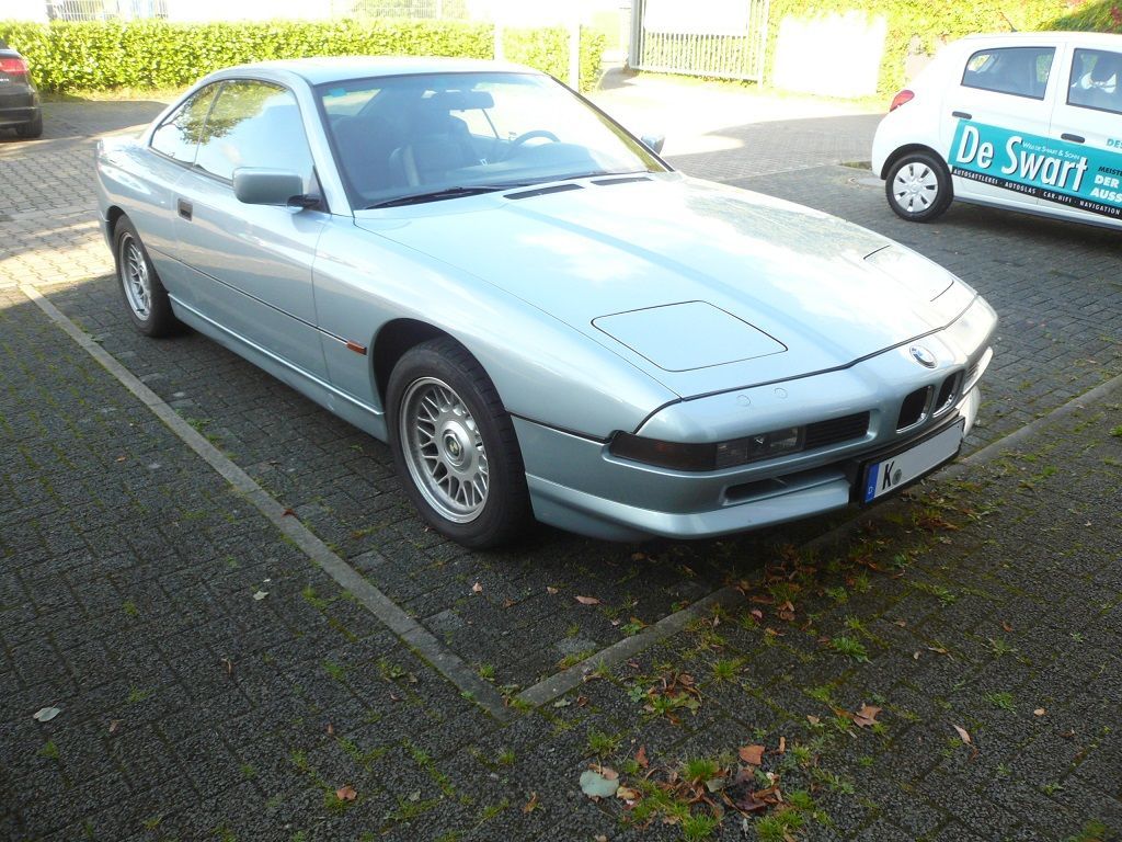 BMW 850. Himmel, A- und C-Säulen in Alcantara neu bezogen.