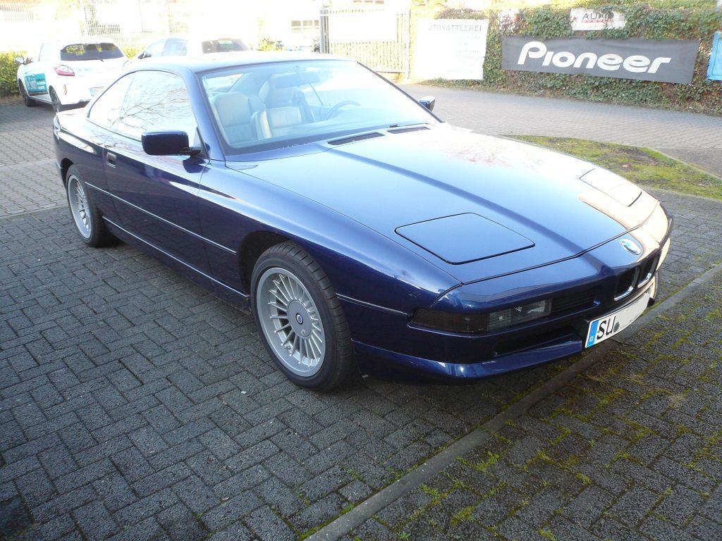 BMW 850i Himmel, Hutablage, A- und C-Säulen in Himmelstoff neu bezogen.