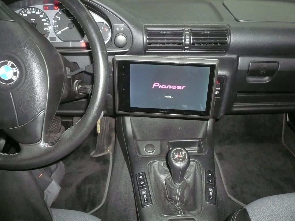 Pioneer SPH-EVO82DAB Modularer Multimedia-Player mit kapazitativem 8-Zoll-Touchscreen mit Anbindung einfach über USB-Kabel – für Apple CarPlay, Android Auto und Rückfahrkamera nachgerüstet. Musikanlage von Morel, Hertz, JL Audio montiert.