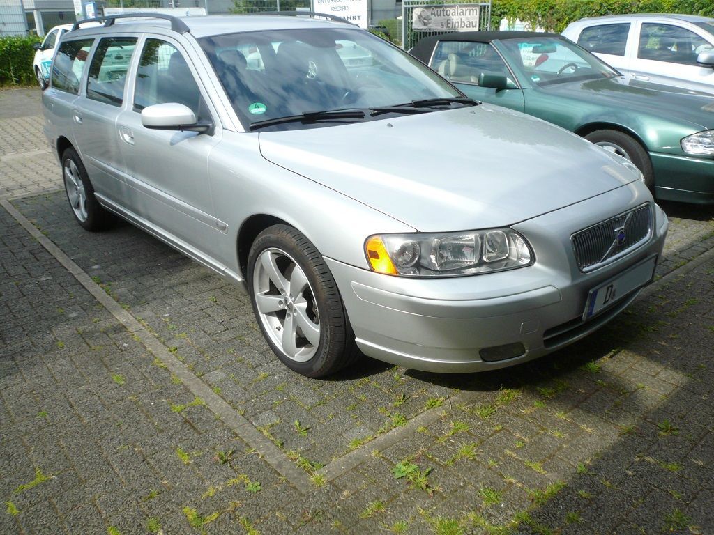 Kenwood DMX802DABS mit Front- und Rückfahrkamera nachgerüstet.