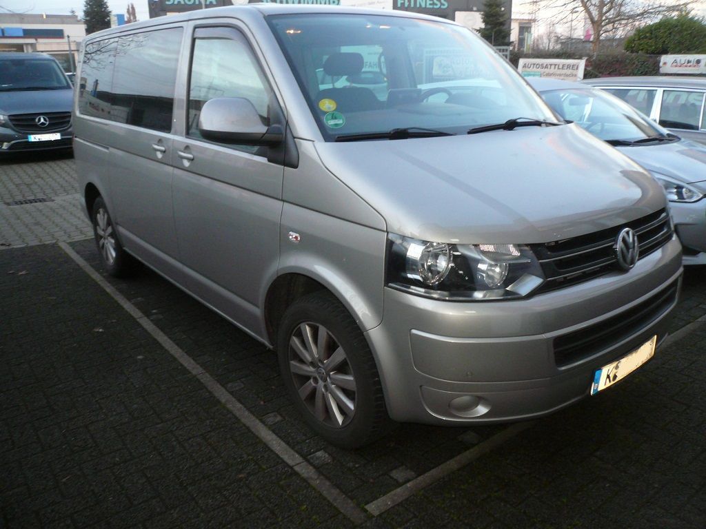 Alpine INE-F904D 9zoll Navigationsgerät im VW T5 Bus nachgerüstet.