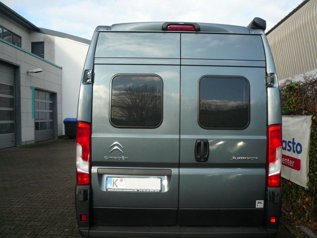 Wir rüsten Thitronik Alarmanlagen, Navigationen und Rückfahrkameras in Wohnmobile nach.