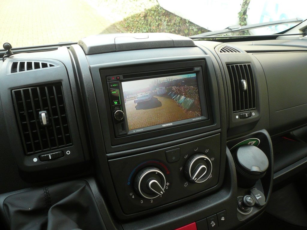 Wir rüsten in PKW´s oder Wohnmonilen Navigationen von Alpine, Kenwood oder Pioneer nach.