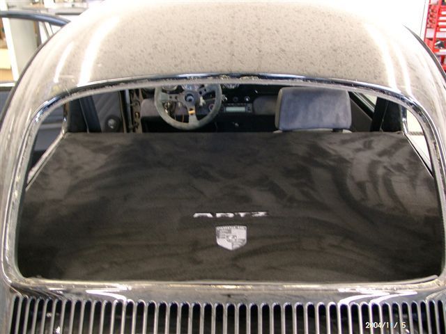 Innenausstattung, Himmel und Teppichgarnitur neu angefertigt und montiert. Musikanlage nachgerüstet.