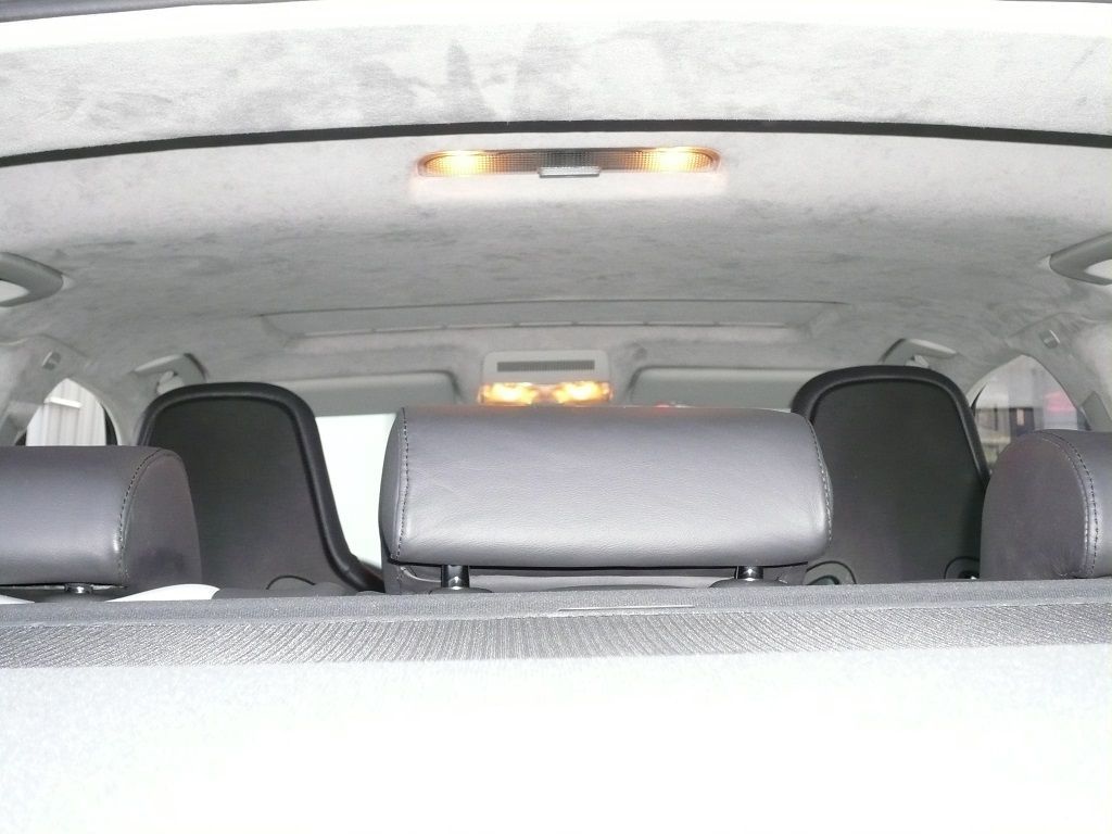 A-, B-, C-Säulen und Himmel in Alcantara neu bezogen.