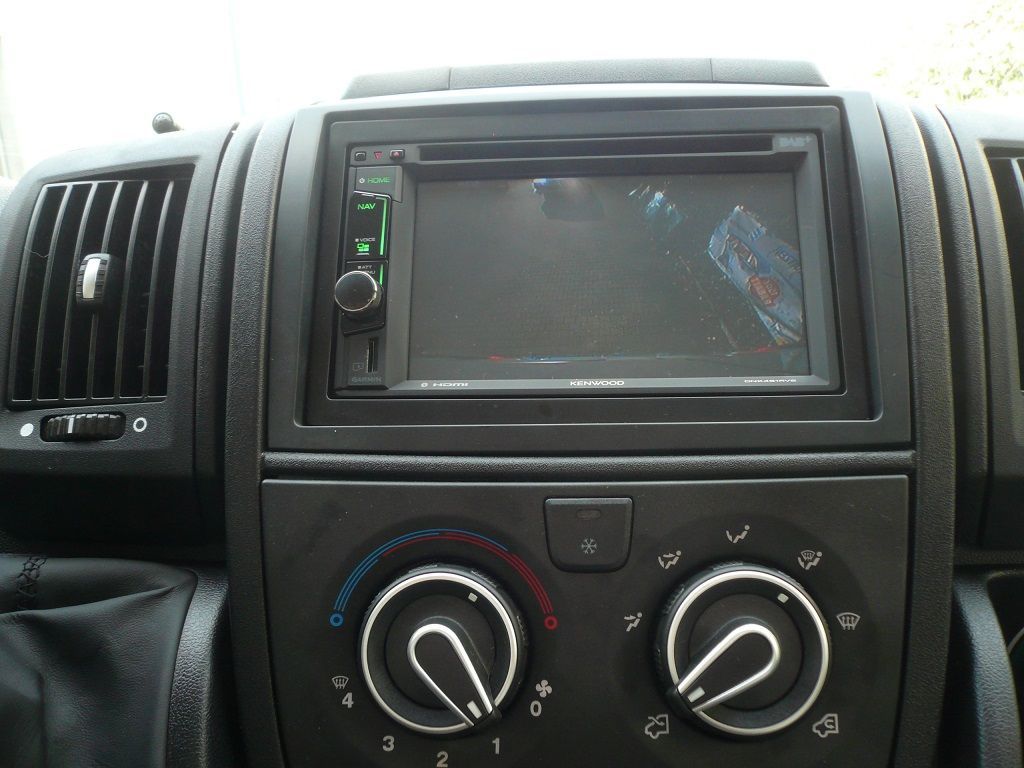 Wir rüsten in PKW´s oder Wohnmonilen Navigationen von Alpine, Kenwood oder Pioneer nach.