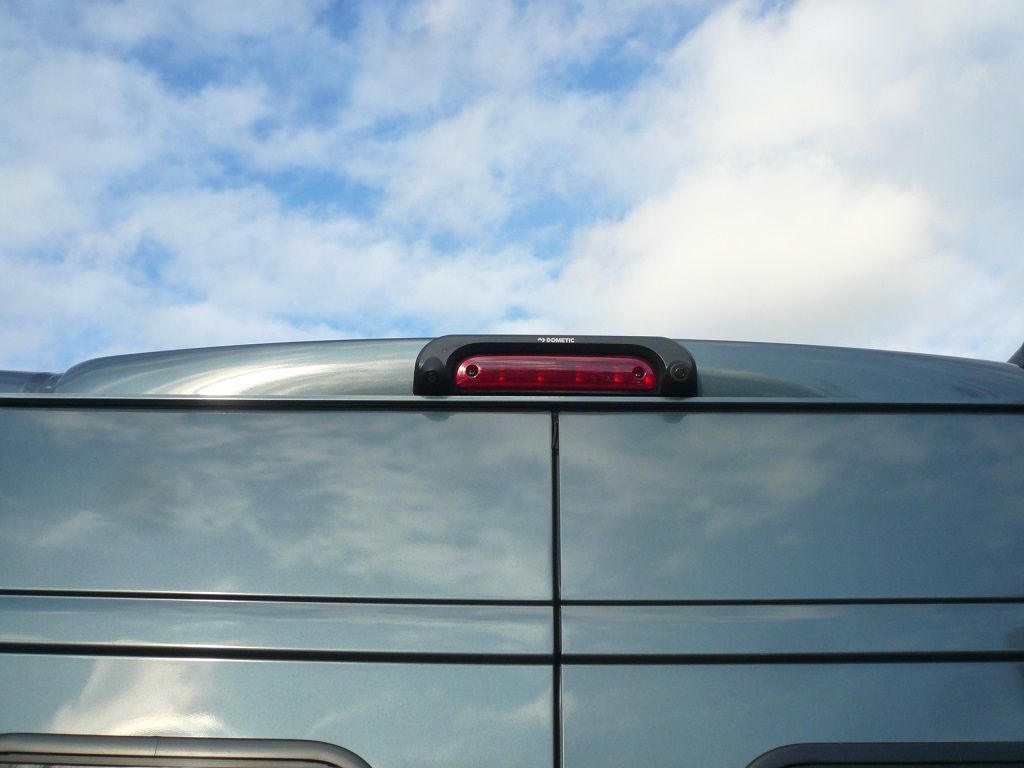 Wir rüsten an PKW´s oder Wohnmonilen Rückfahrkameras mit einer oder zwei linsen nach.