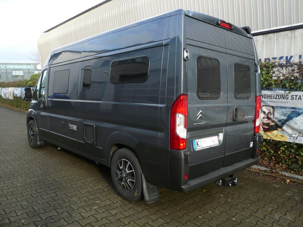 Wir rüsten Thitronik Alarmanlagen, Navigationen und Rückfahrkameras in Wohnmobile nach.