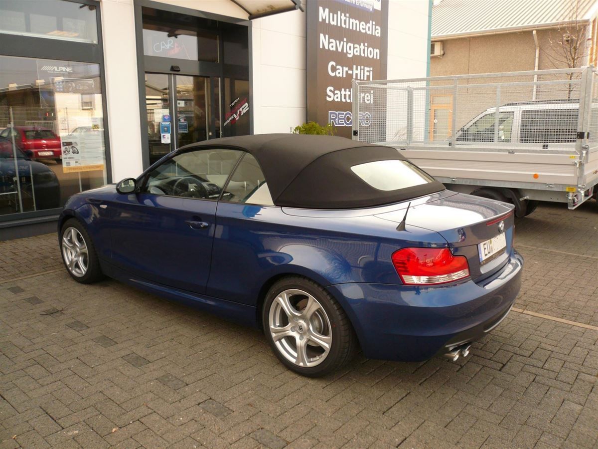 BMW 1er , Verdeckbezug Sonnenland Stoff schwarz geliefert und montiert.