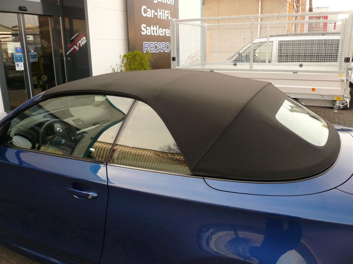 BMW 1er , Verdeckbezug Sonnenland Stoff schwarz geliefert und montiert.