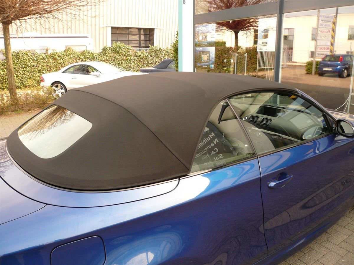 BMW 1er , Verdeckbezug Sonnenland Stoff schwarz geliefert und montiert.