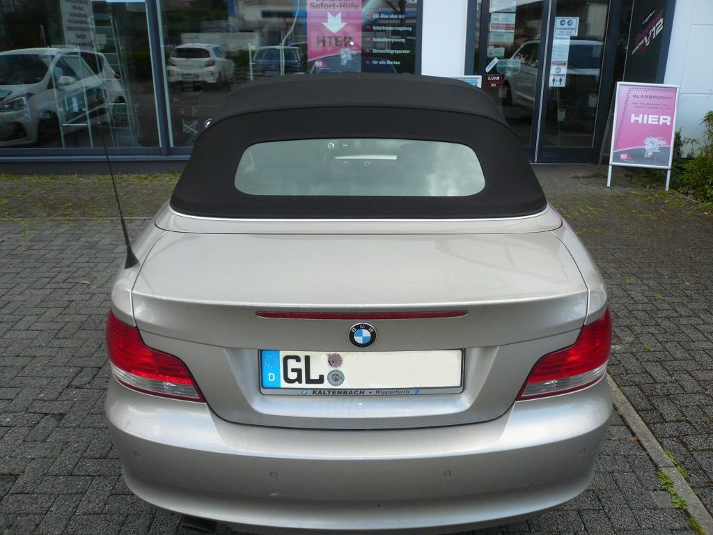 BMW 1er , Verdeckbezug Sonnenland Stoff schwarz geliefert und montiert.