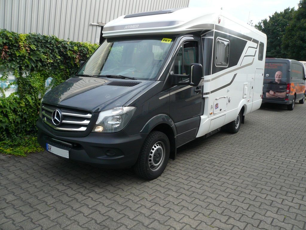 Alpine X903D-S906 ein 23 cm (9-Zoll) Premium-Infotainment-System für Mercedes Sprinter (W906) mit Reisemobil-Navigation, Apple CarPlay und Android Auto Unterstützung nachgerüstet.