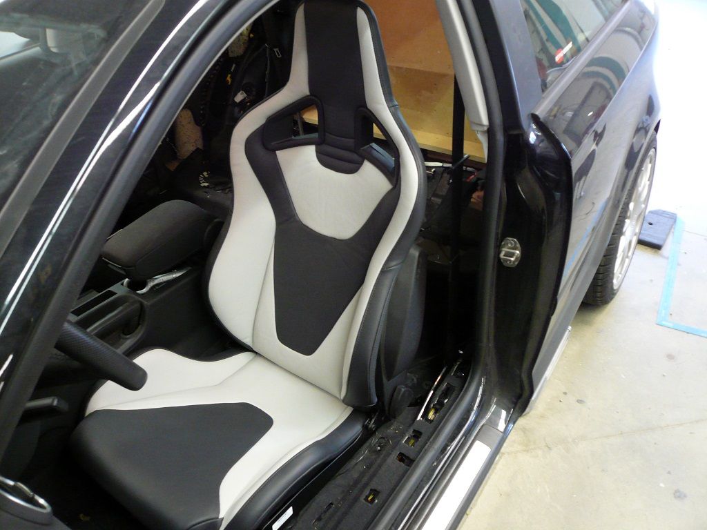 Audi A3, Recaro Sportster CS Sitze nachgerüstet und auf Kundenwunsch in zweifarbigem Leder neu bezogen.