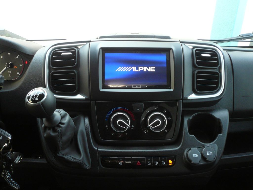 Alpine iLX-W690DU8 Doppel-DIN Mediacenter inkl. Rückfahrkamera im aktuellen Ducato 8 von 2022 nachgerüstet.