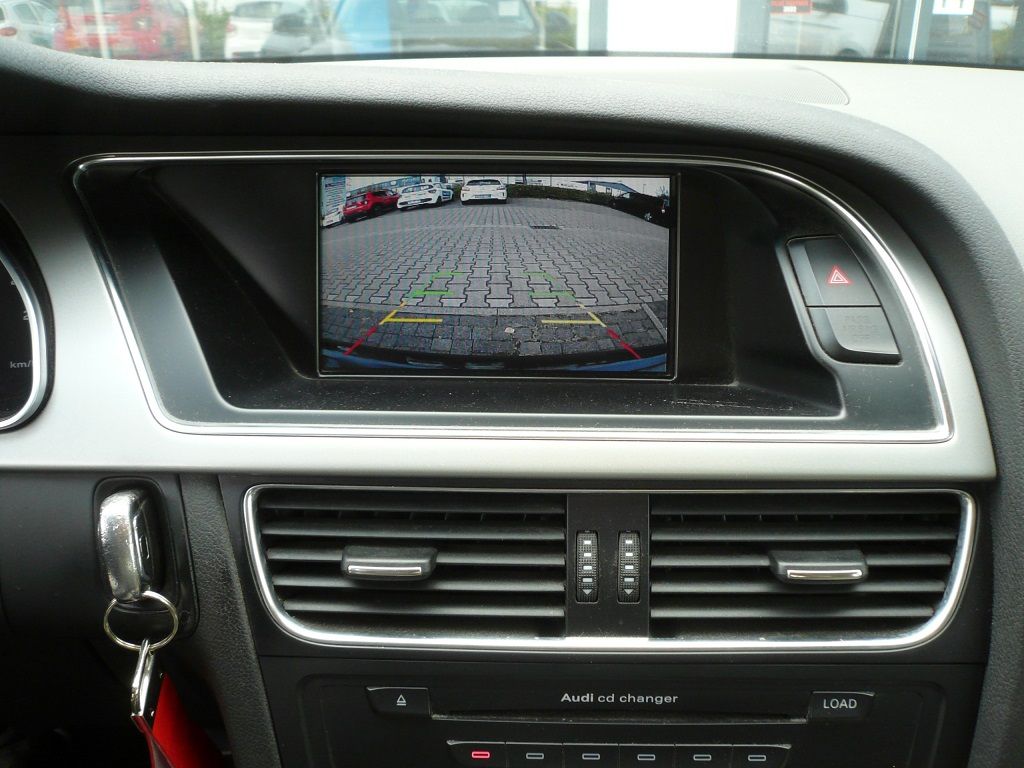 Rückfahrkamera Modul für das MMI 2G und Griffleistenkamera im Audi A5 Coupe nachgerüstet.