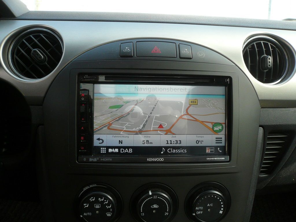 Kenwood DNX5180DABS Navigation im Mazda MX5 nachgerüstet.