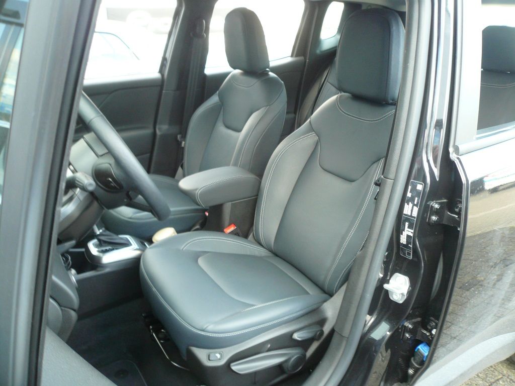 Jeep Renegade, komplette Innenausstattung in Leder neu angefertigt und montiert.