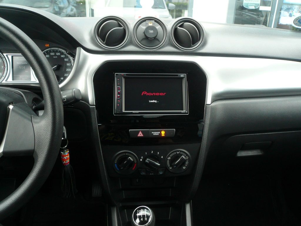 Pioneer AVIC-Z730DAB Navigation im Suzuki Grand Vitara nachgerüstet.