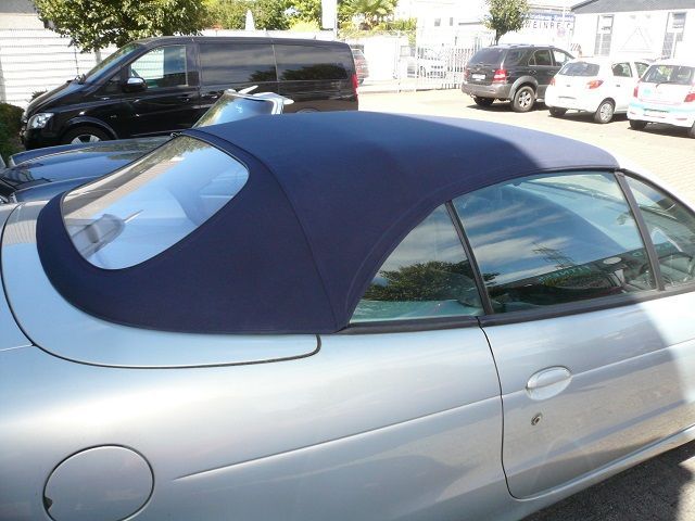 Renault Megane Cabrio, Verdeckbezug Sonnenland Stoff blau geliefert und montiert.