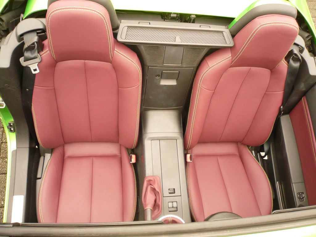 Mazda MX5, Sitze, Türverkleidungen, Schalt- und Handbremssack Leder neu bezogen.