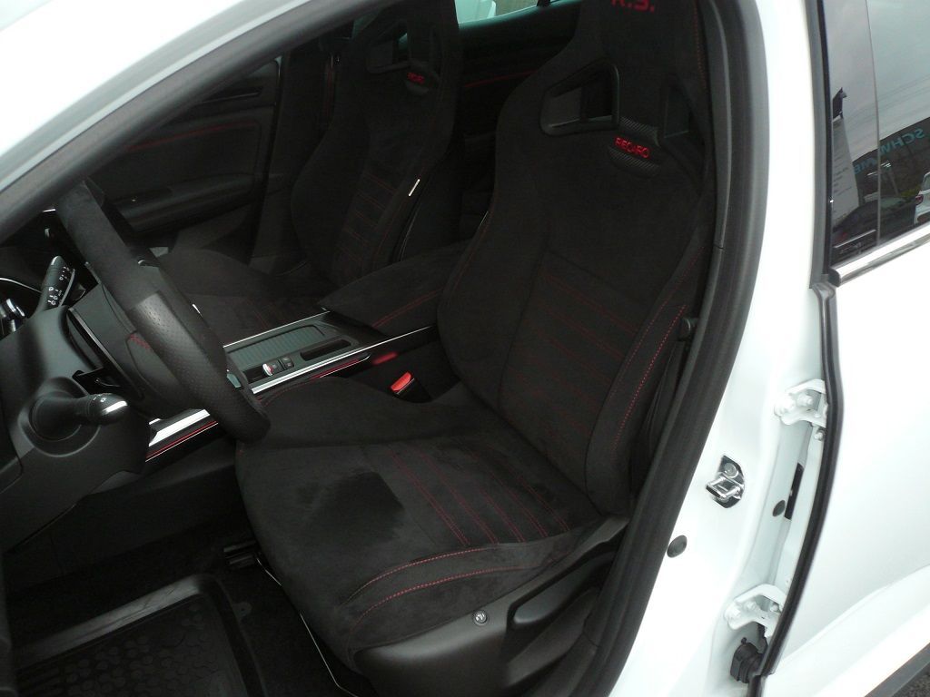 2-stufige Carbon Sitzheizung für Sitz und Rückenlehne im Renault Megane RS nachgerüstet.