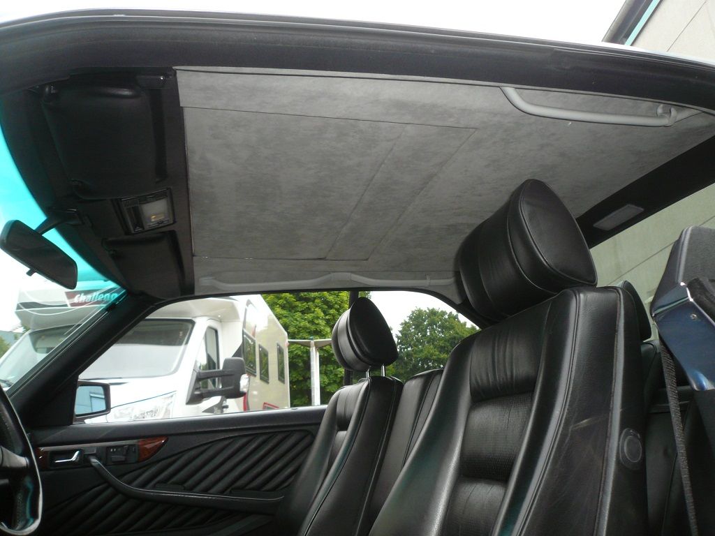 Himmel ausgebaut, gereinigt und mit Alcantara neu bezogen und montiert.