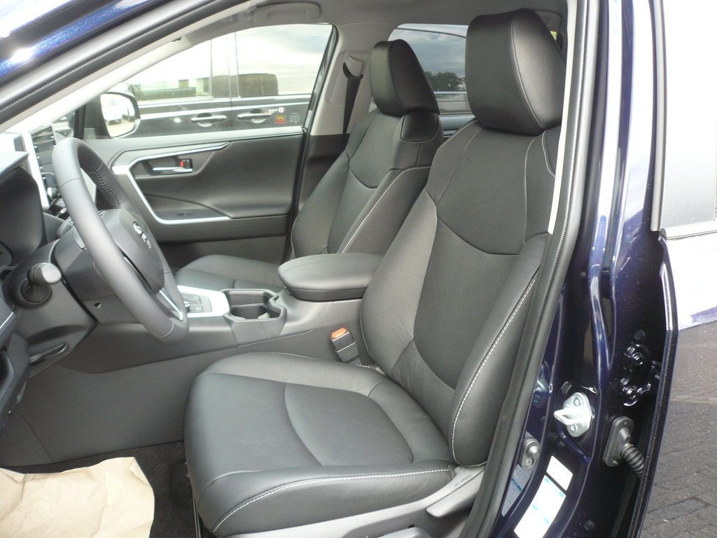 Toyota RAV4 komplette Innenausstattung in Teilleder neu angefertigt und montiert.