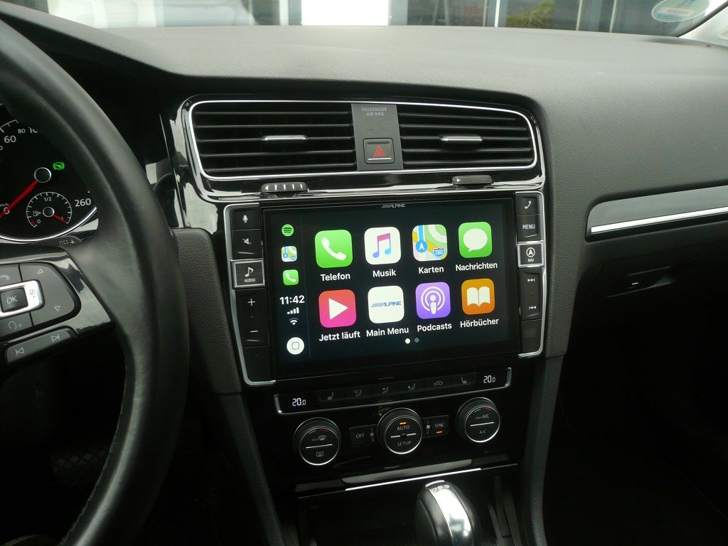 Alpine i902D-G7, 9-Zoll Premium-Mobile-Media-System für Volkswagen Golf 7 mit Apple CarPlay und Android Auto Unterstützung nachgerüstet. OEM Rückfahrkamera & PDC Darstellung an das Alpine Gerät adaptiert.