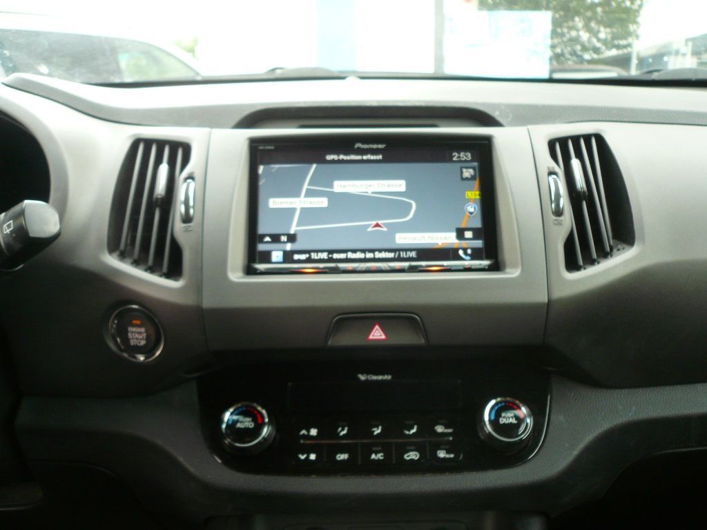 Pioneer AVIC-Z810DAB im KIA Sportage nachgerüstet. Original Soundsystem, Lenkrad Fernbedienung und Rückfahrkamera auf das Pioneer Gerät adaptiert.