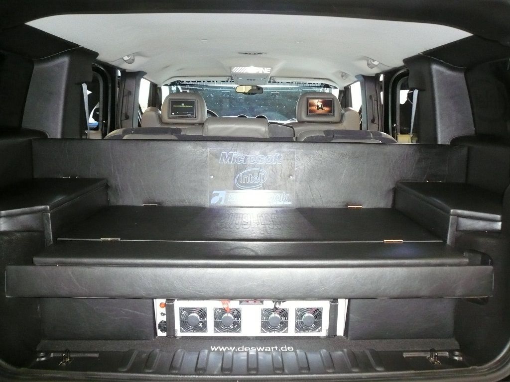 Presentations Vorrichtung für Laptops und Smartbooks angefertigt und mit Kunstleder bezogen.