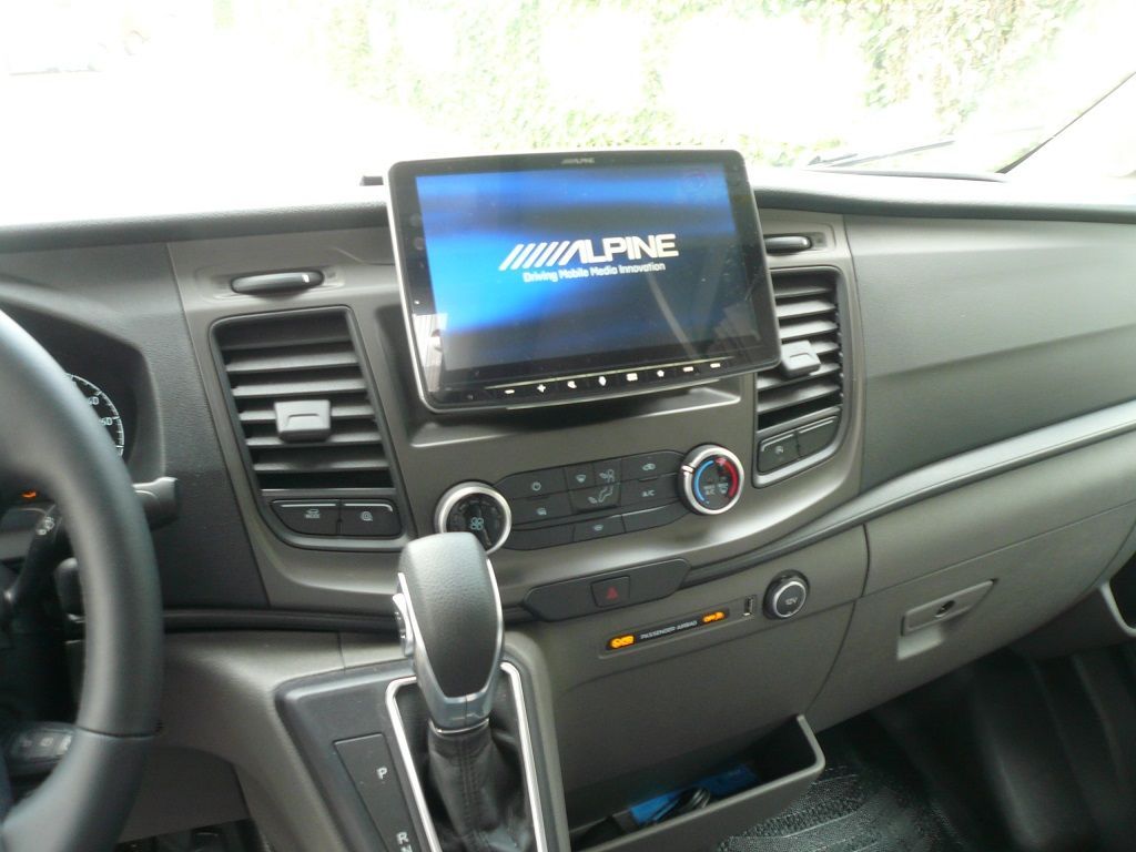 ALpine iLX-903-TRA 9zoll Transit Navigationsgerät im Wohnmobil nachgerüstet.