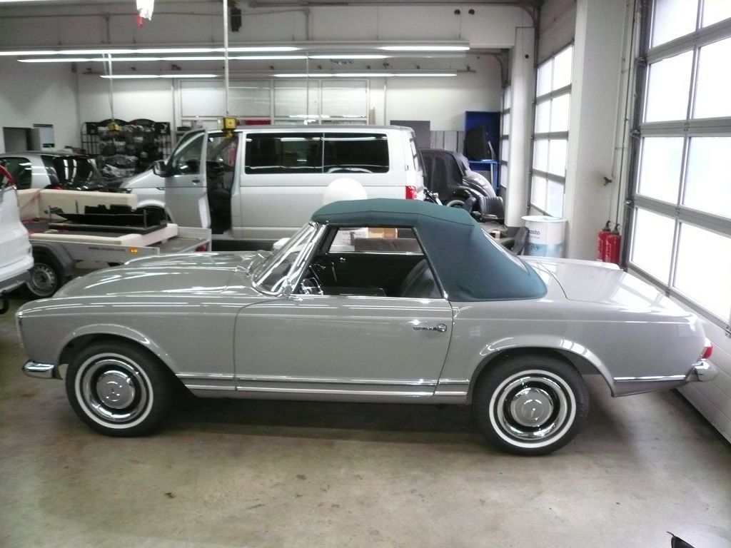 Pagode komplette Innenausstattung und Teppich neu angefertigt und montiert. Musikanlage mit Subwoofer und Navigation nachgerüstet.