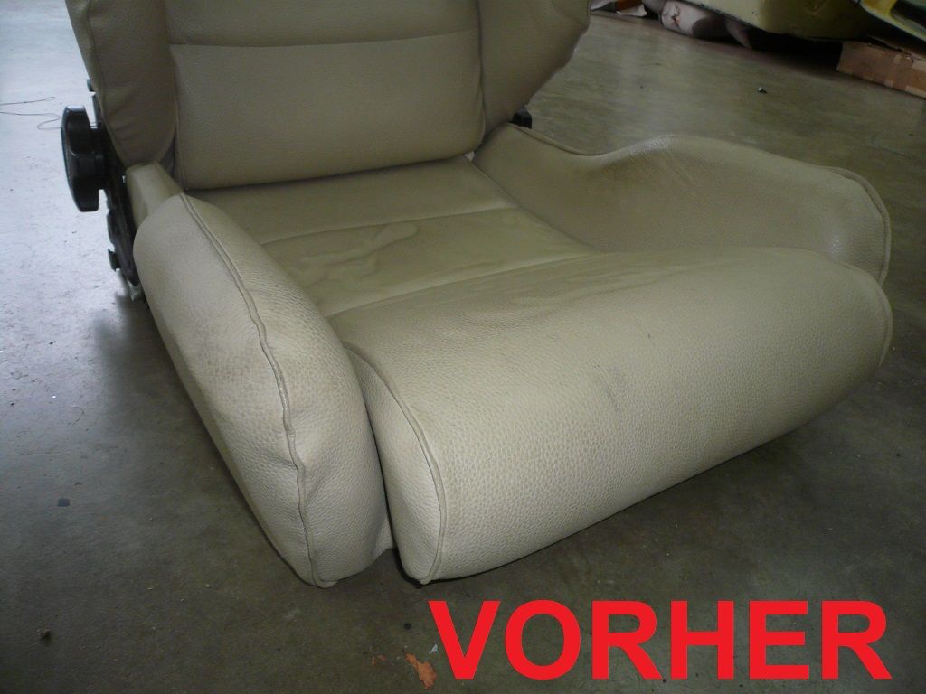 VW Jetta. Zwei König Sportsitze und Rückbank in Kunstleder schwarz mit roten Nähten neu bezogen.